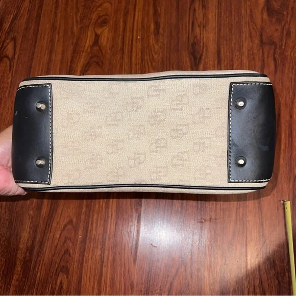 Dooney & Bourke Beige Canvas Shoulder Bag with Black Trim - Picture 5 of 12